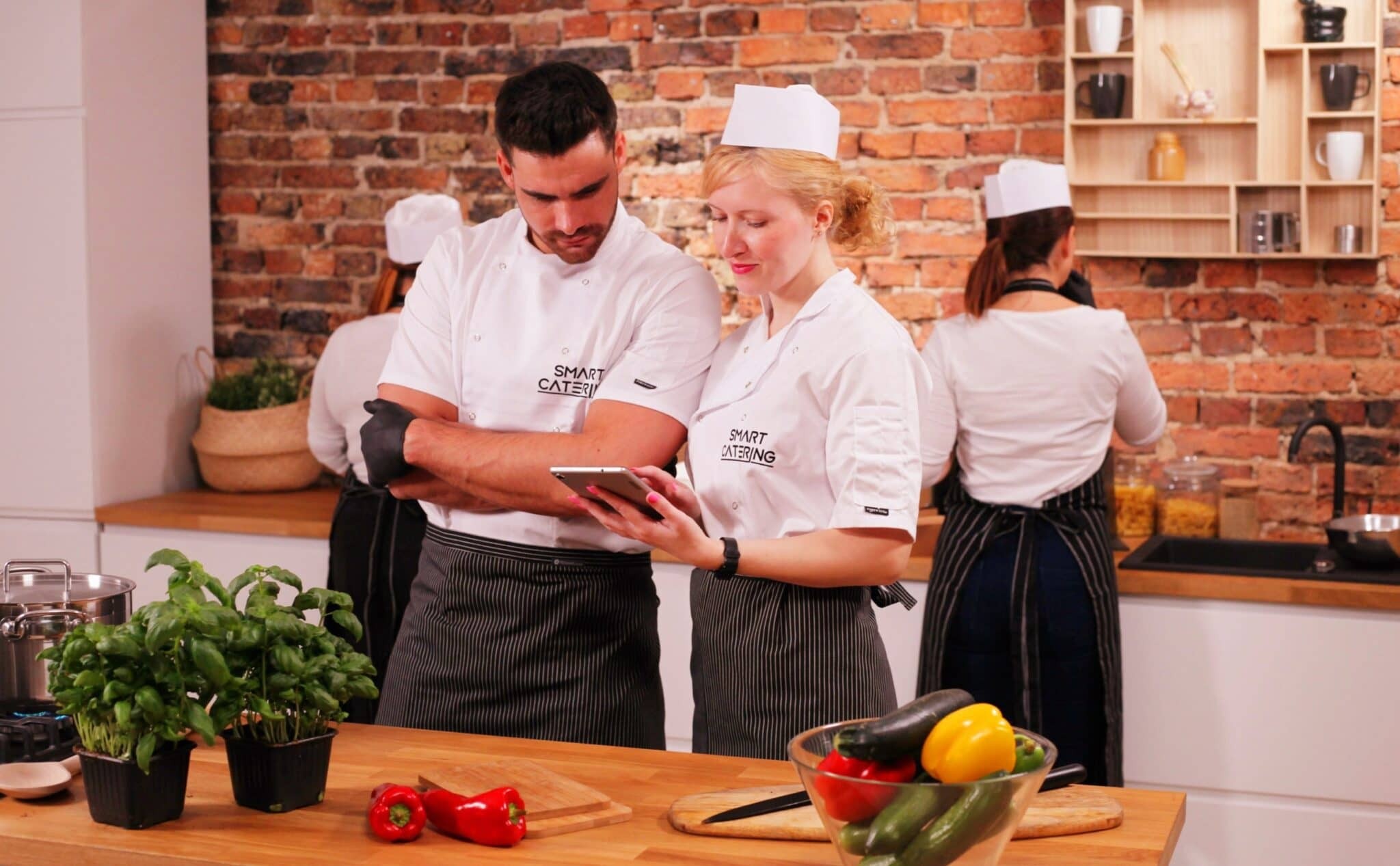 Revolucionando as refeições sem contato: como a tecnologia RFID aprimora os pedidos e o pagamento em restaurantes inteligentes.