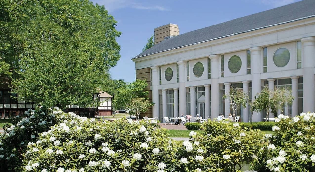 Monitoramento preciso do atendimento: RFID na segurança e supervisão de enfermarias psiquiátricas.