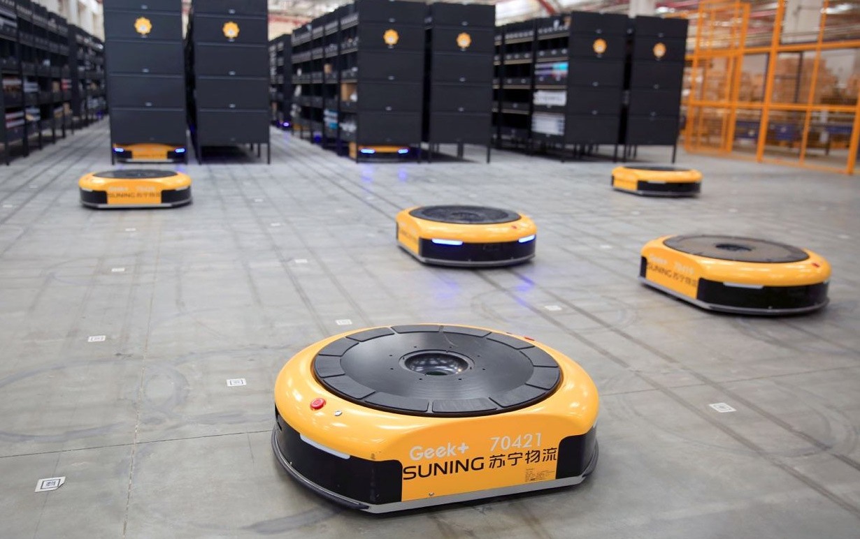 Aplicação da tecnologia RFID em linha de montagem automatizada baseada em robôs AGV.