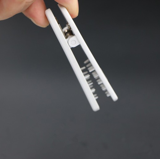 Etiqueta de roupa com clipe UHF