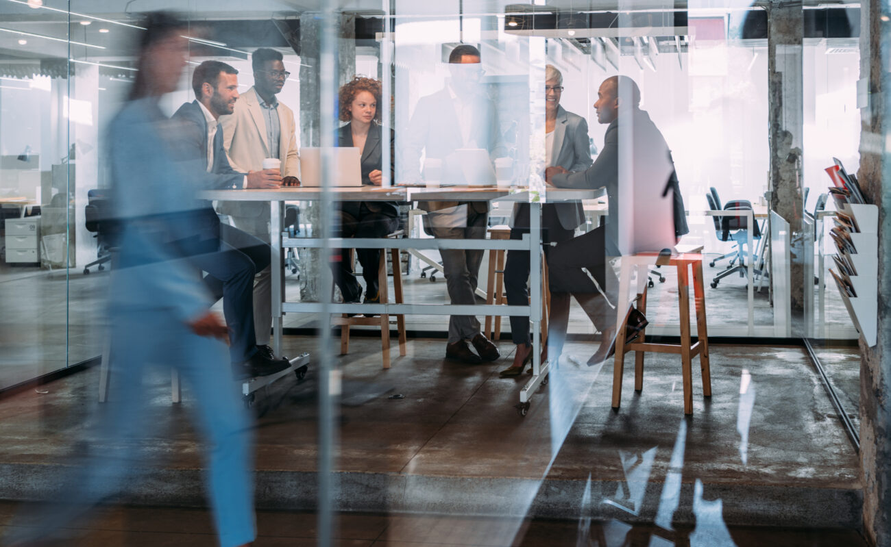 Acesso simplificado, controle mais inteligente: RFID redefine a segurança empresarial e a mobilidade da força de trabalho.