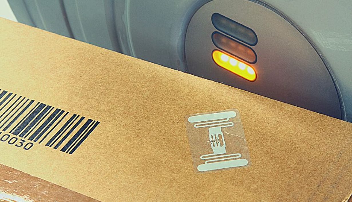 Aprimoramento antifalsificação: RFID torna a autenticação de produtos de luxo mais simples e confiável.