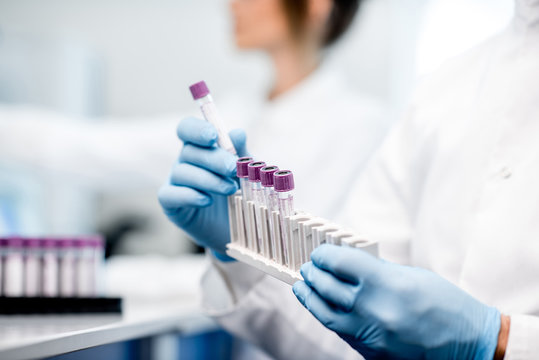 Inovação baseada em RFID: Rastreamento inteligente de recursos científicos em laboratórios acadêmicos